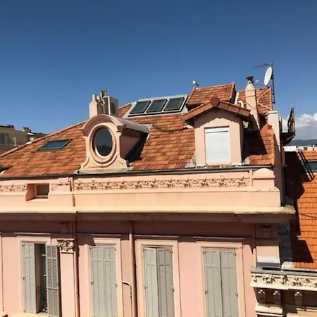 Appartamento 2 Pièces 2 Terrasses 100 M Croisette Très Clair.